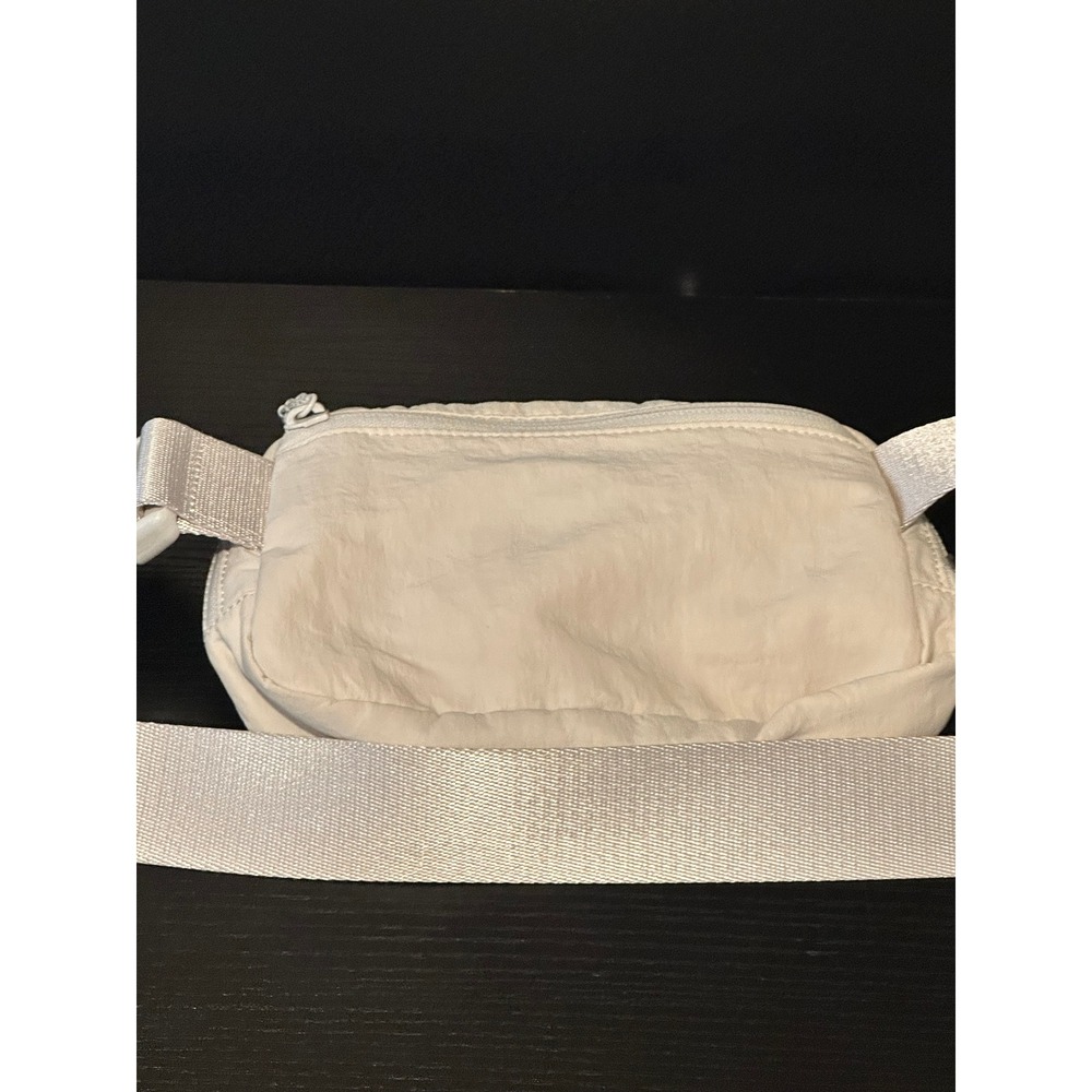 Lululemon Everywhere Belt Bag 1L White Opal Cream Crinkle Waist Pack Bag - Picture 4 of 5